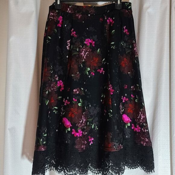 0X 12W Large Torrid Ponte Floral Lace Hem Skirt - Picture 10 of 12
